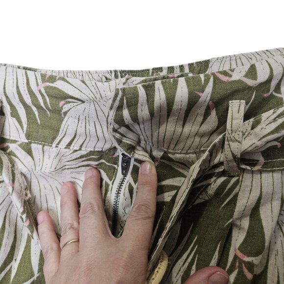 Tahari Womens Green & White Tropical Leaf Print Linen Shorts Belt Pockets L‎ - Picture 11 of 13